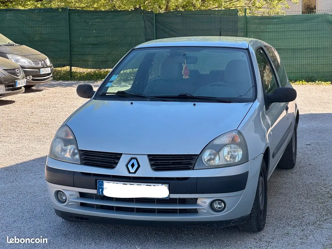 Renault Clio - photo 1